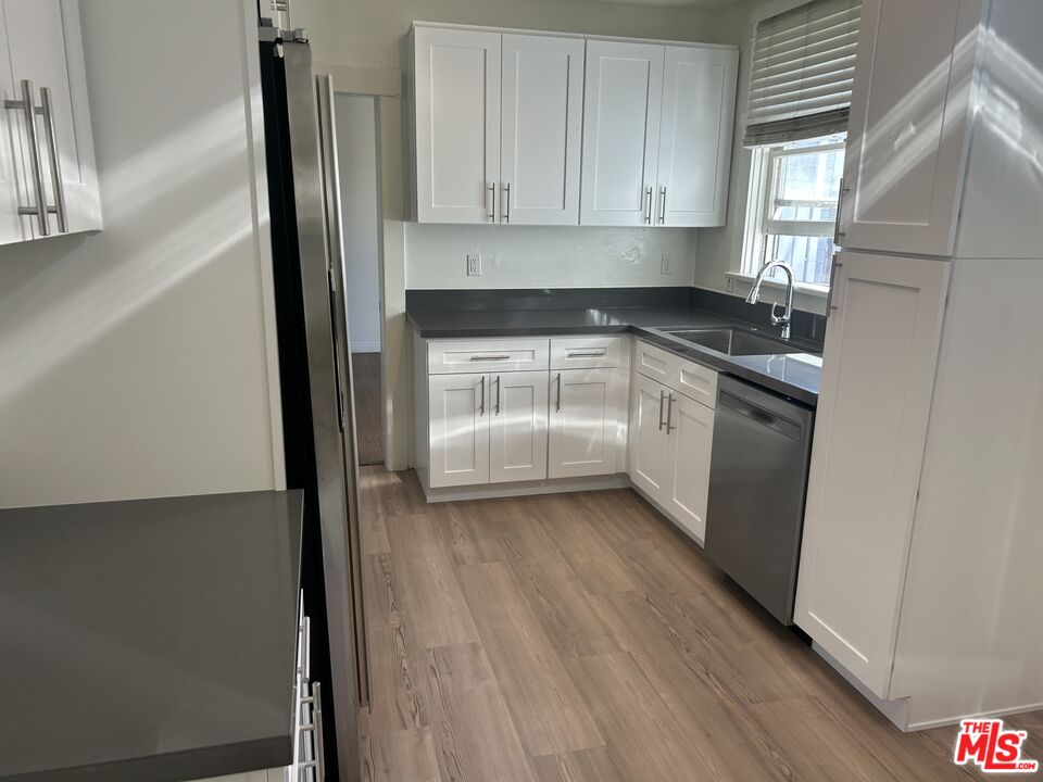 1444 Yale St photo 9