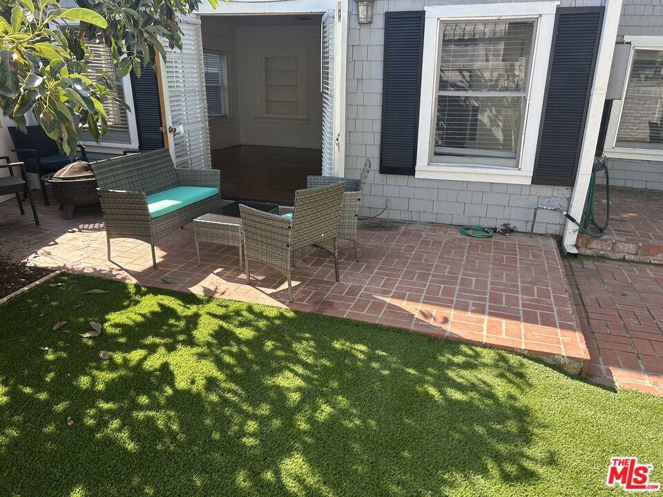 1444 Yale St photo 3