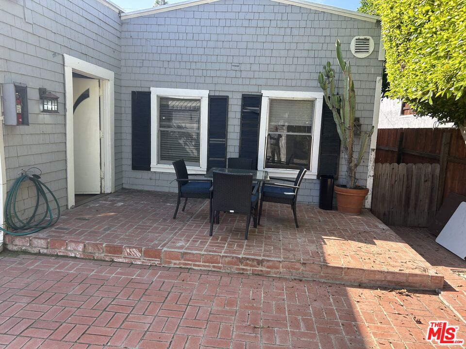 1444 Yale St photo 2
